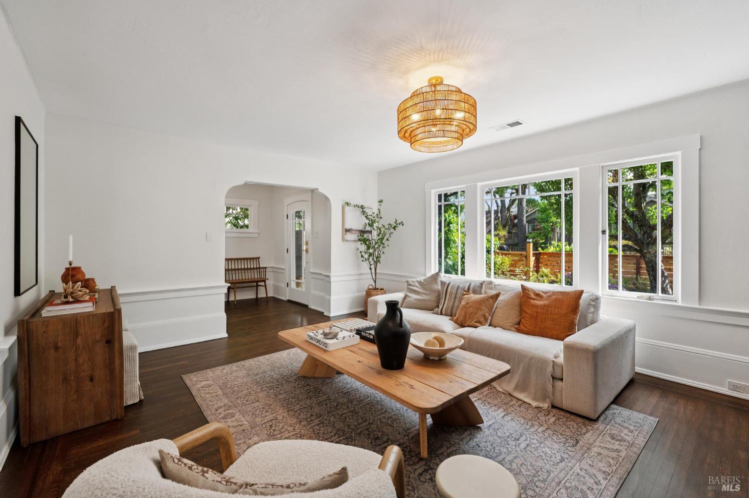 Detail Gallery Image 8 of 46 For 20 Scenic Rd, Fairfax,  CA 94930 - 2 Beds | 1 Baths