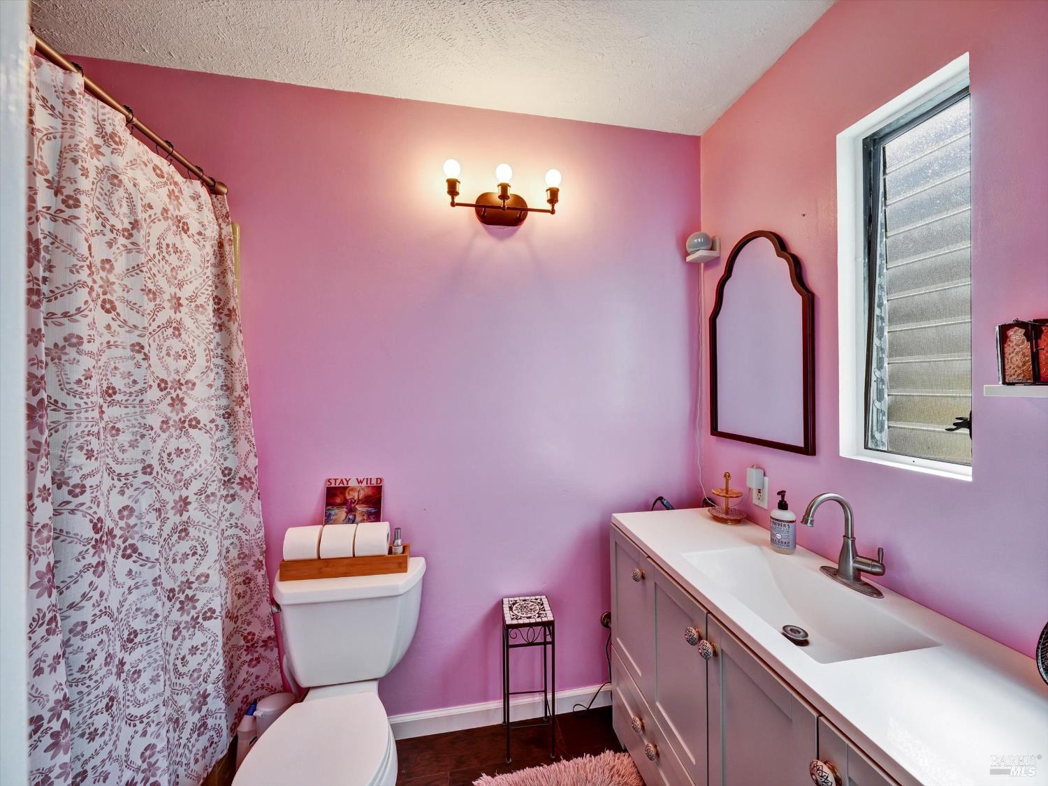 Detail Gallery Image 12 of 35 For 1642 Calavaras Dr, Santa Rosa,  CA 95405 - 3 Beds | 2 Baths