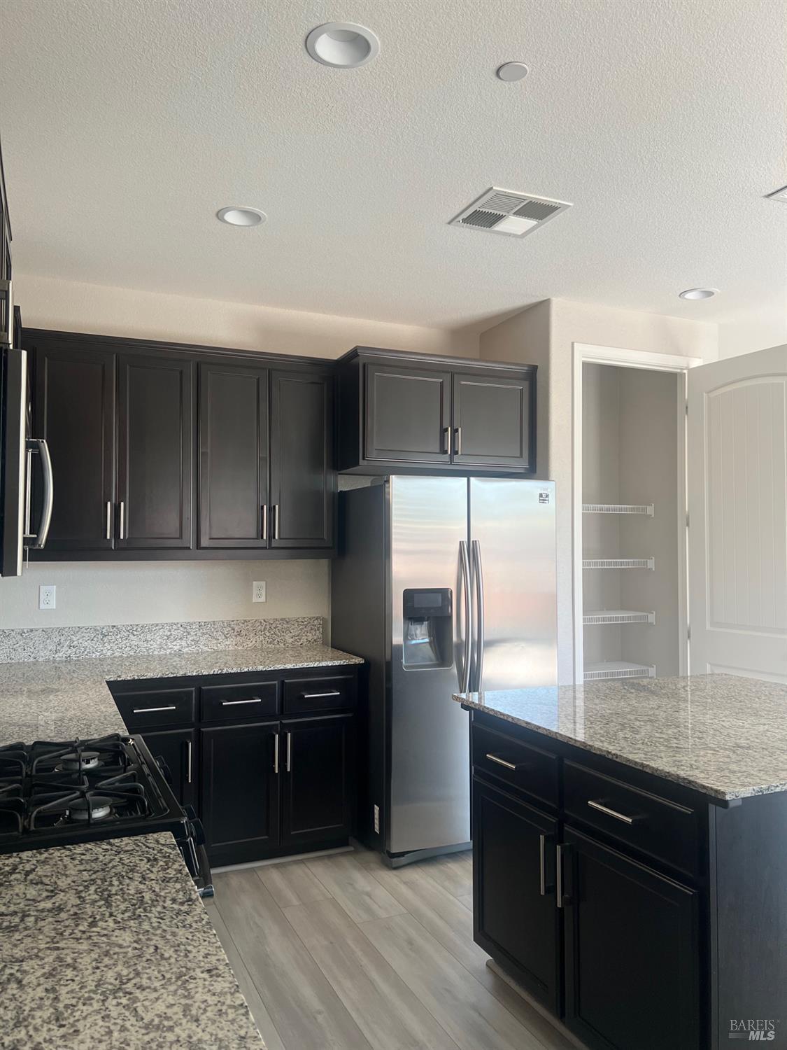 Detail Gallery Image 11 of 41 For 5025 Soprano Cir, Fairfield,  CA 94534 - 4 Beds | 2/1 Baths