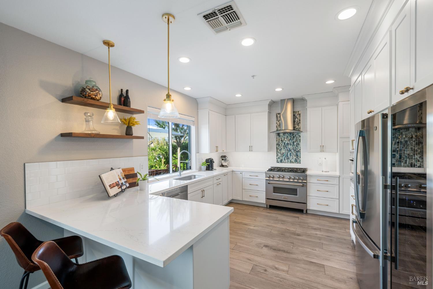 Detail Gallery Image 13 of 95 For 90 S Newport Dr, Napa,  CA 94559 - 4 Beds | 2/1 Baths