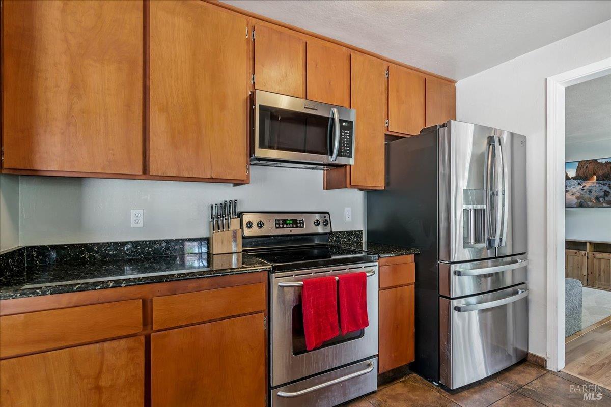 Detail Gallery Image 11 of 30 For 248 Essex Way, Benicia,  CA 94510 - 4 Beds | 2/1 Baths
