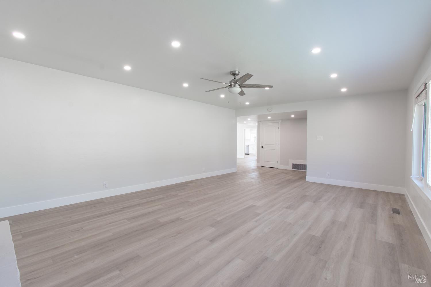 Detail Gallery Image 12 of 64 For 406 El Camino Real Unkn, Vallejo,  CA 94590 - 3 Beds | 2 Baths