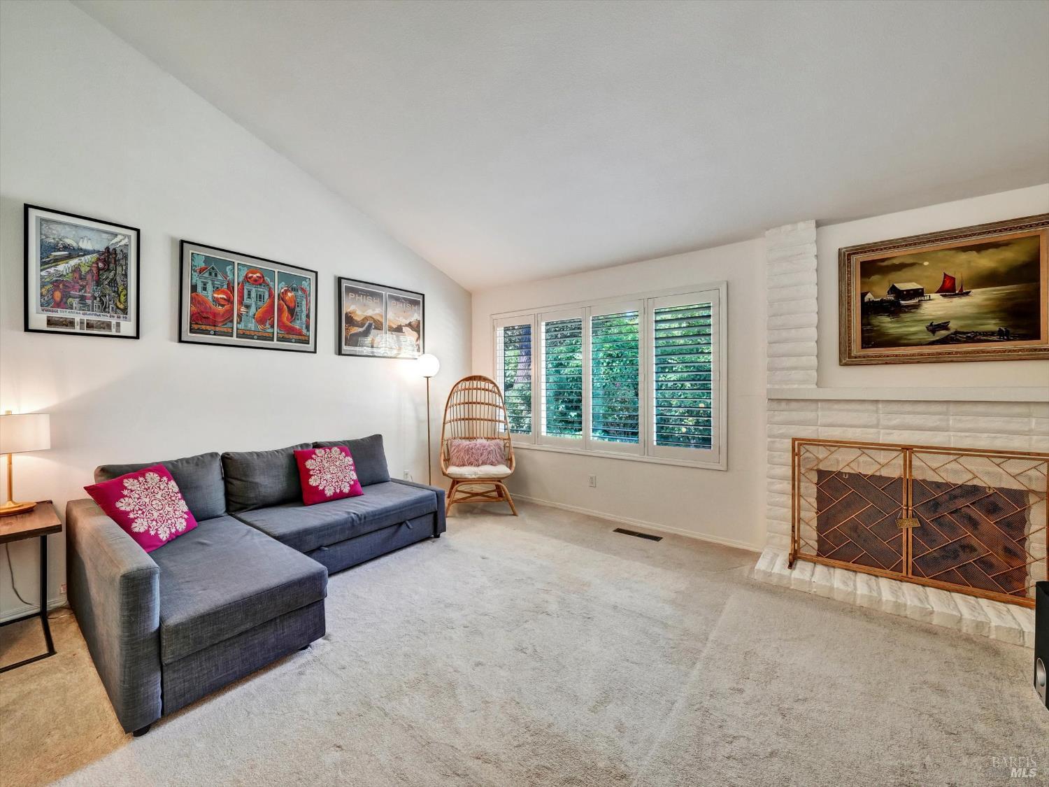 Detail Gallery Image 7 of 35 For 1642 Calavaras Dr, Santa Rosa,  CA 95405 - 3 Beds | 2 Baths