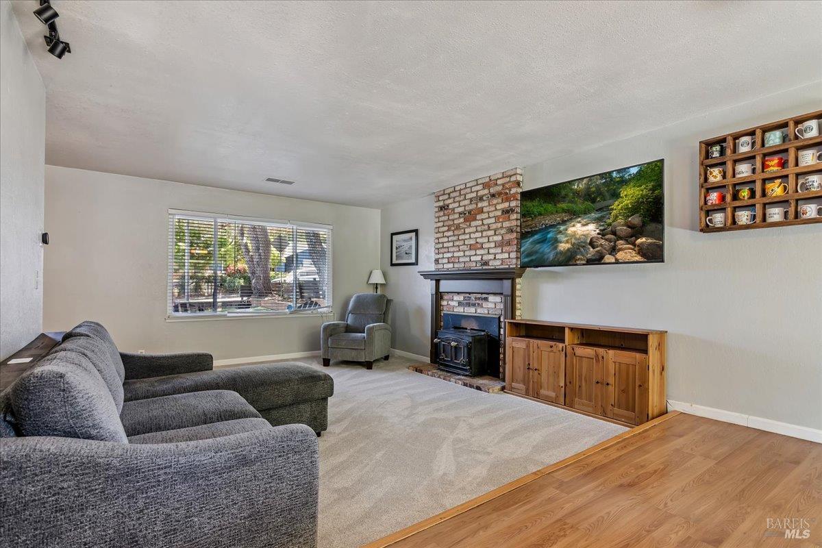 Detail Gallery Image 7 of 30 For 248 Essex Way, Benicia,  CA 94510 - 4 Beds | 2/1 Baths
