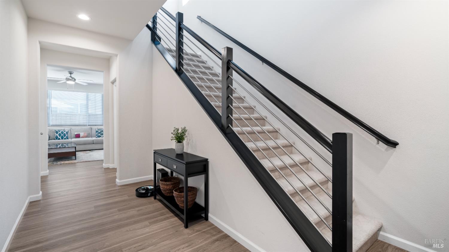 Detail Gallery Image 13 of 30 For 2129 Kingwood Rd, Rohnert Park,  CA 94928 - 3 Beds | 2/1 Baths