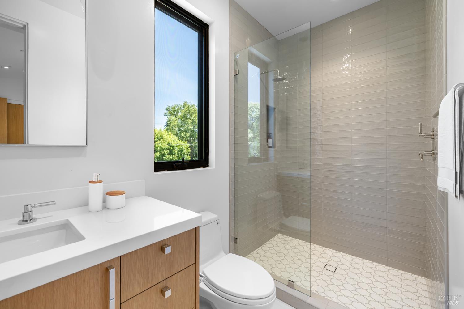 Detail Gallery Image 20 of 36 For 1547 Allyn Ave, Saint Helena,  CA 94574 - 5 Beds | 5 Baths