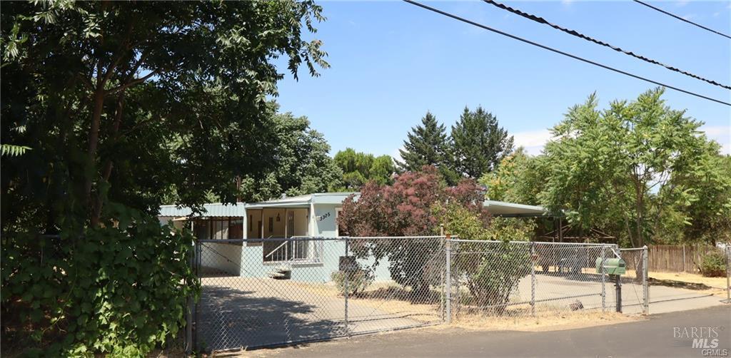 Detail Gallery Image 3 of 28 For 3325 12th St, Clearlake,  CA 95422 - 3 Beds | 2 Baths