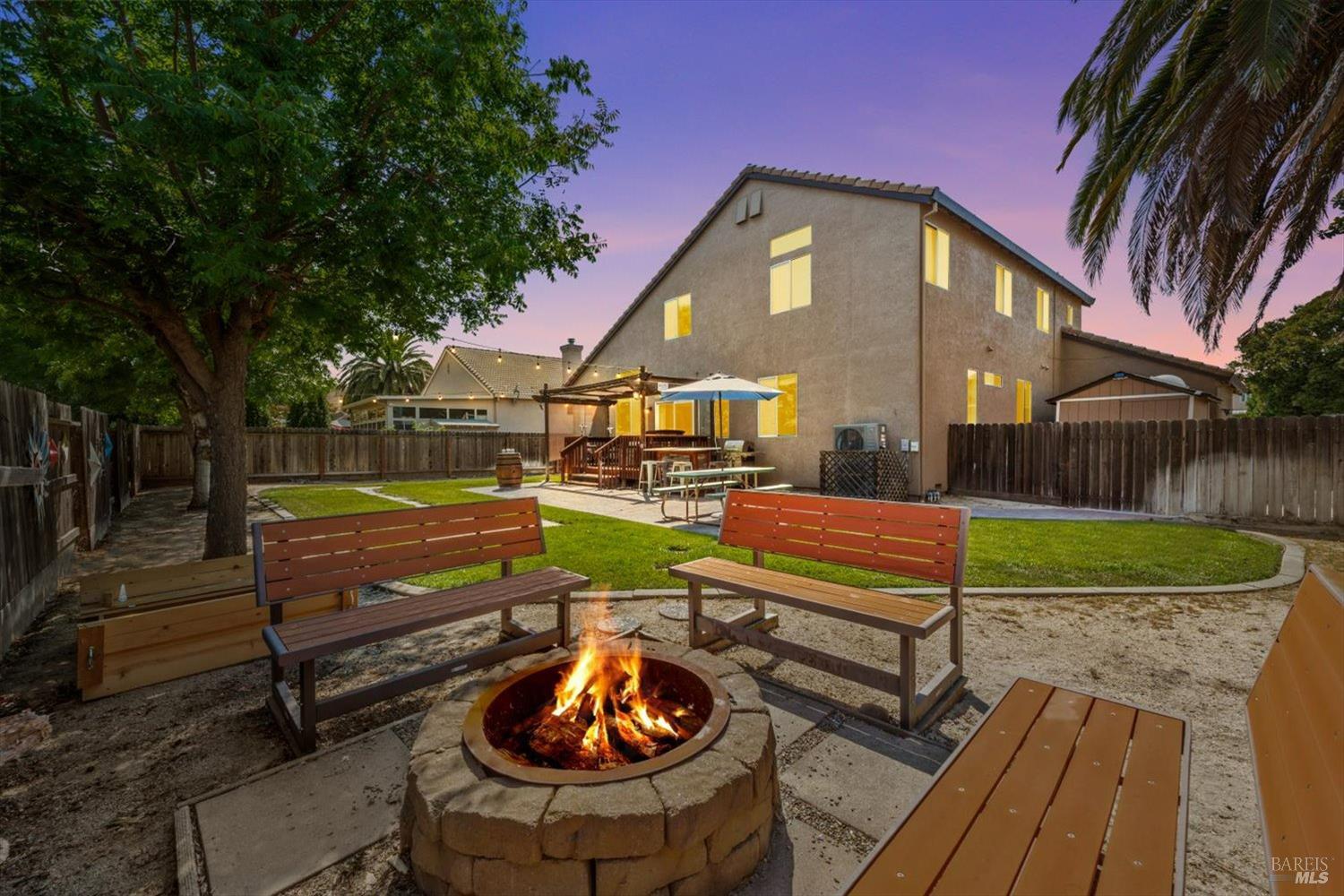 Detail Gallery Image 1 of 63 For 273 Lisburn Way, Vacaville,  CA 95688 - 5 Beds | 3 Baths
