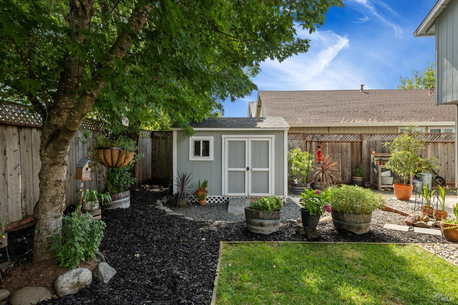 Detail Gallery Image 27 of 48 For 2344 Donahue Ave, Santa Rosa,  CA 95401 - 3 Beds | 2/1 Baths