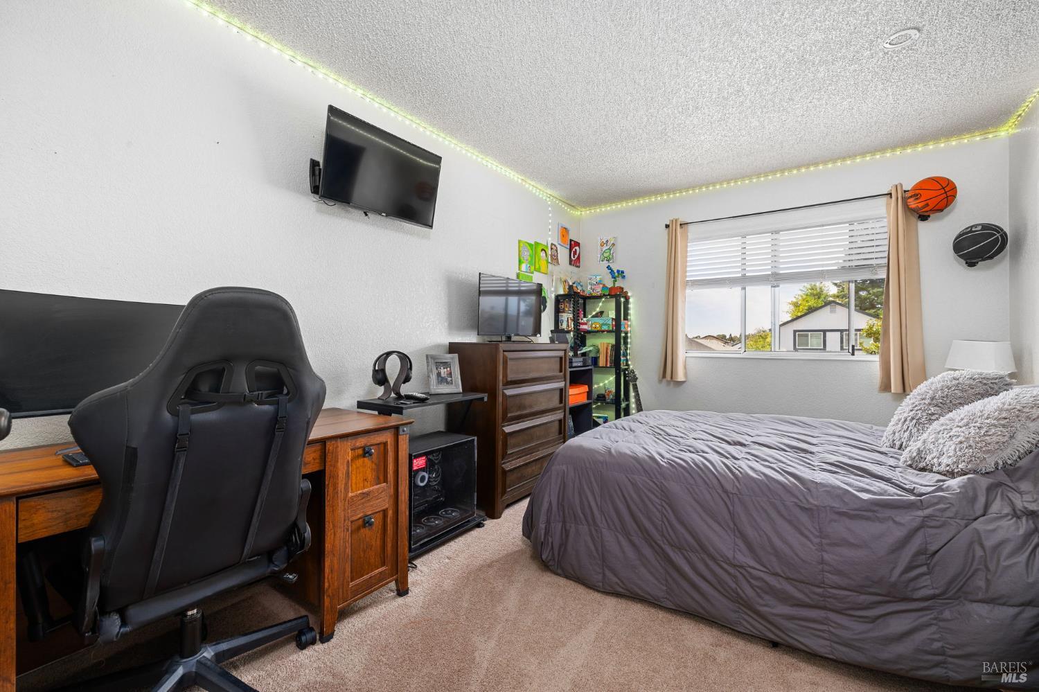 Detail Gallery Image 41 of 48 For 2344 Donahue Ave, Santa Rosa,  CA 95401 - 3 Beds | 2/1 Baths
