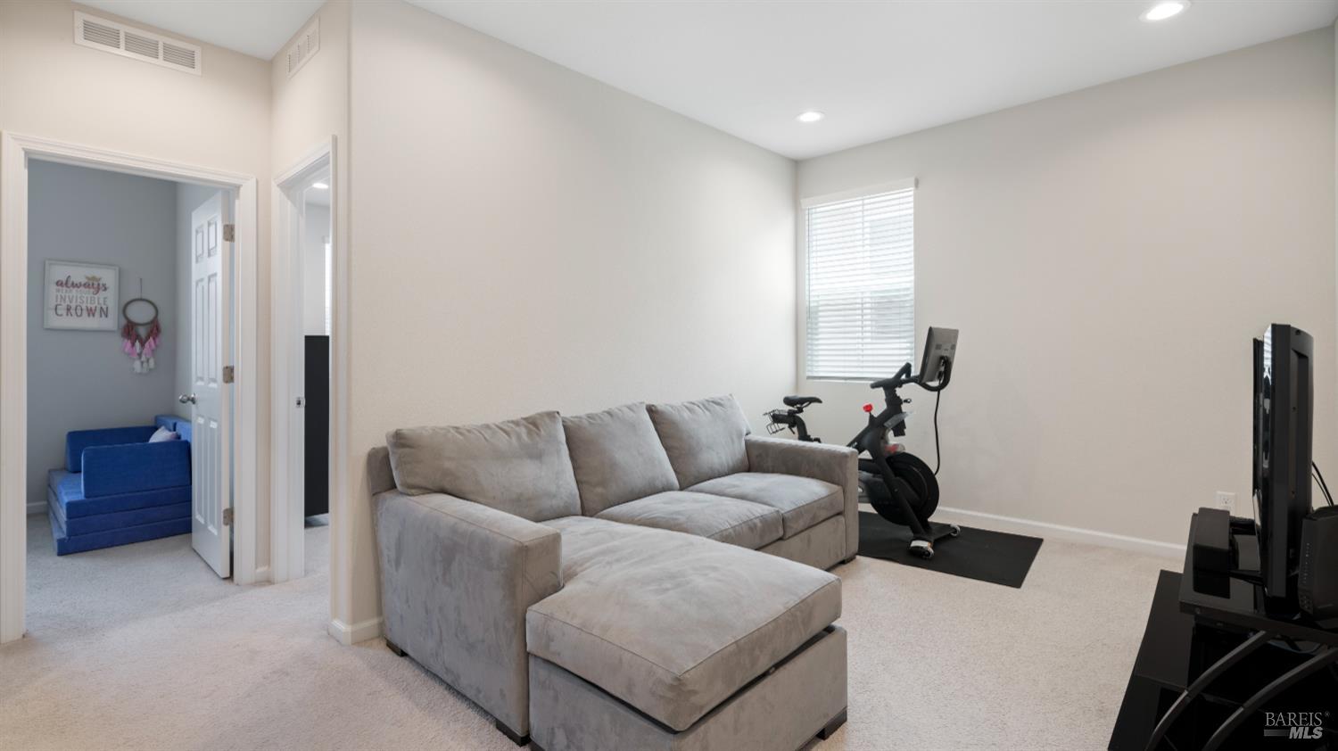 Detail Gallery Image 15 of 30 For 2129 Kingwood Rd, Rohnert Park,  CA 94928 - 3 Beds | 2/1 Baths