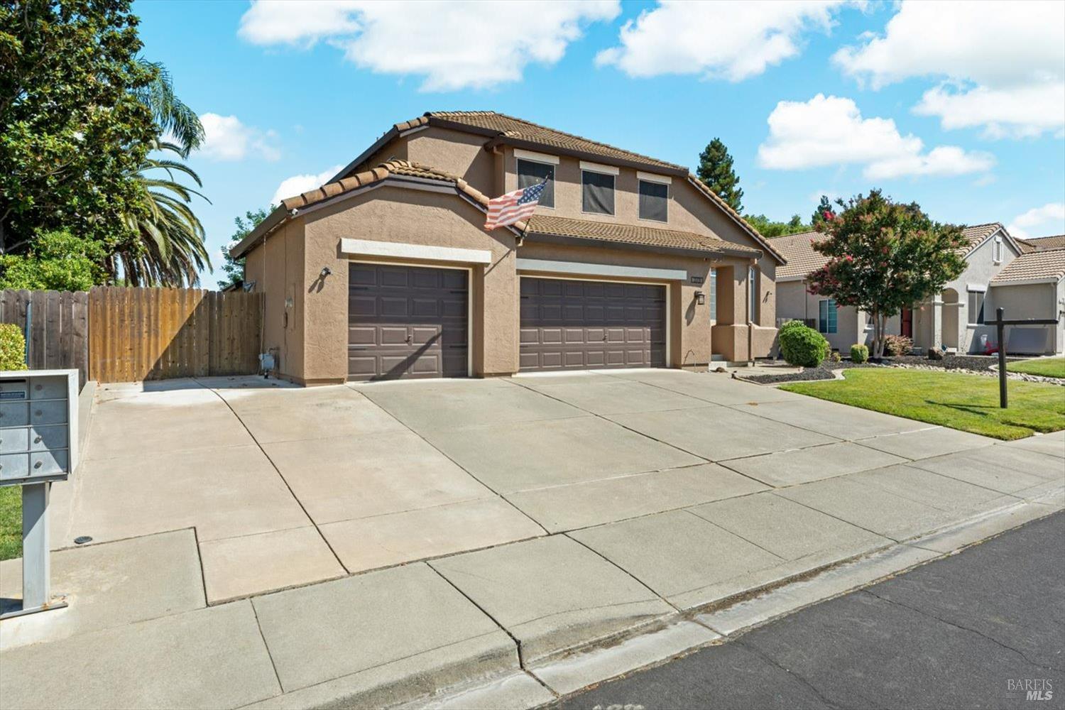 Detail Gallery Image 4 of 63 For 273 Lisburn Way, Vacaville,  CA 95688 - 5 Beds | 3 Baths