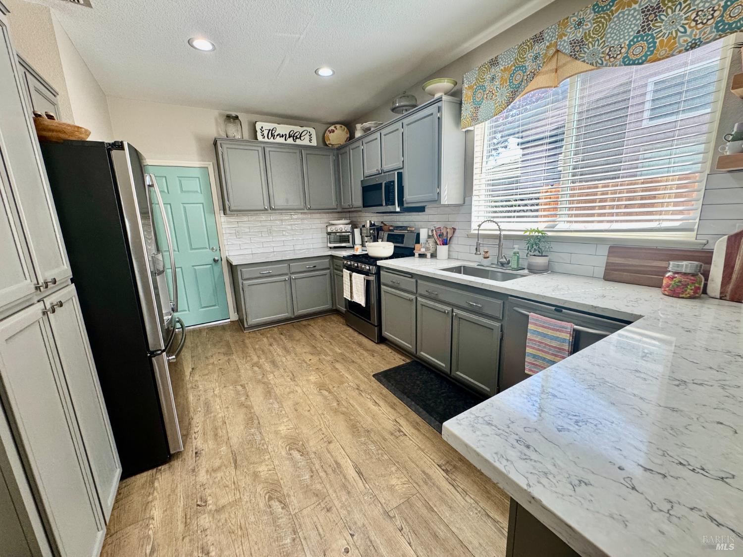 Detail Gallery Image 10 of 39 For 536 Blarney Cir, Vacaville,  CA 95688 - 4 Beds | 2/1 Baths