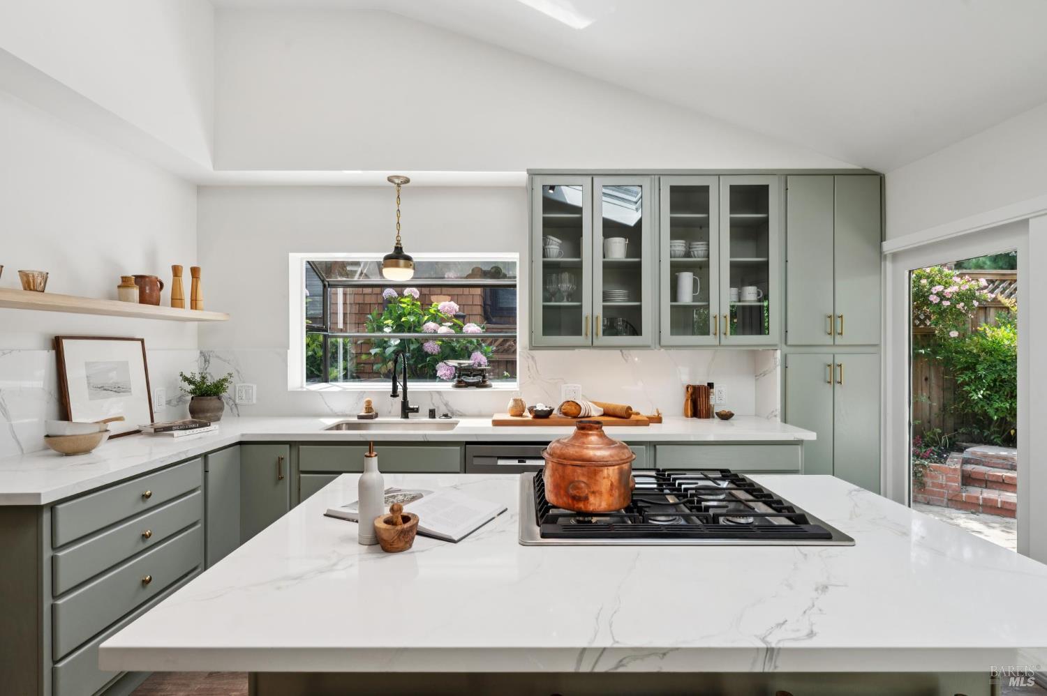 Detail Gallery Image 18 of 46 For 20 Scenic Rd, Fairfax,  CA 94930 - 2 Beds | 1 Baths