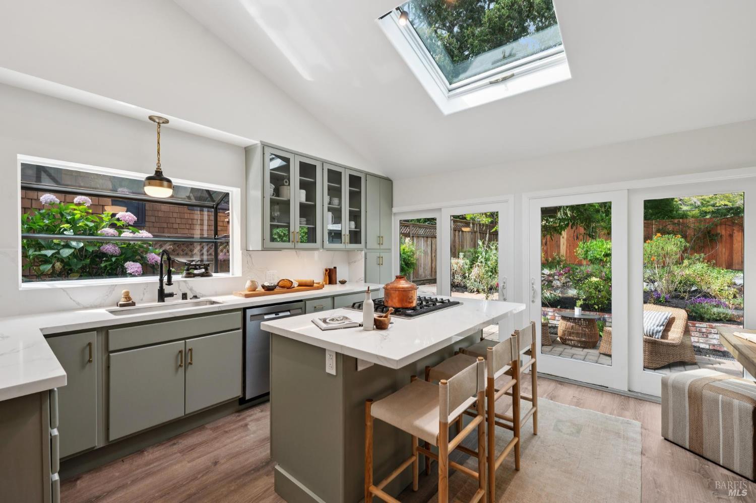 Detail Gallery Image 17 of 46 For 20 Scenic Rd, Fairfax,  CA 94930 - 2 Beds | 1 Baths