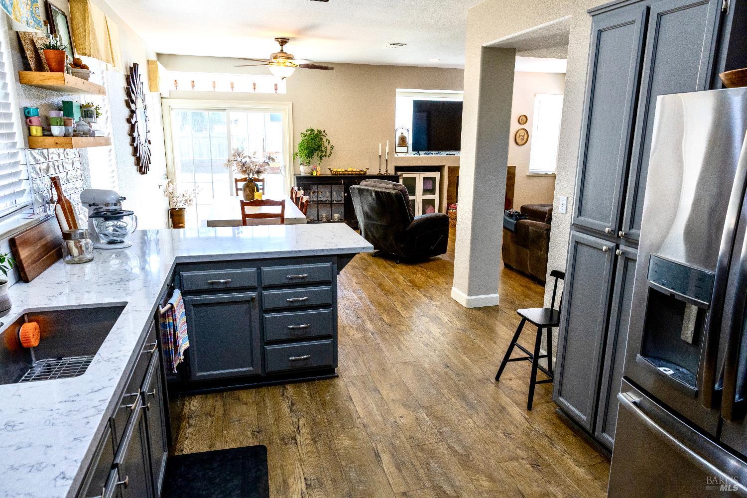 Detail Gallery Image 11 of 39 For 536 Blarney Cir, Vacaville,  CA 95688 - 4 Beds | 2/1 Baths