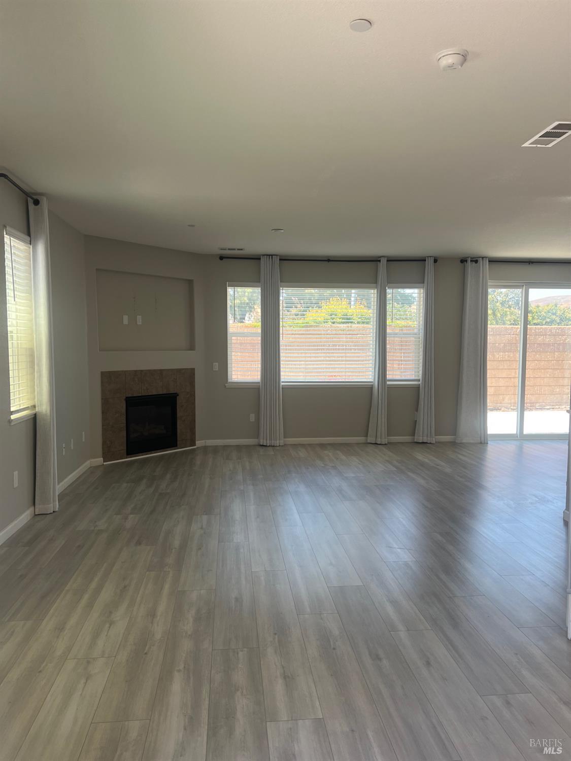Detail Gallery Image 4 of 41 For 5025 Soprano Cir, Fairfield,  CA 94534 - 4 Beds | 2/1 Baths
