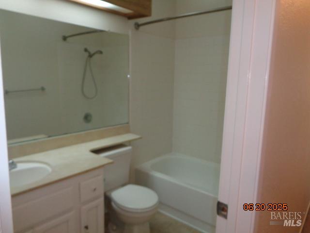 Detail Gallery Image 7 of 7 For 272 Newport Cir, Vacaville,  CA 95687 - 4 Beds | 2 Baths