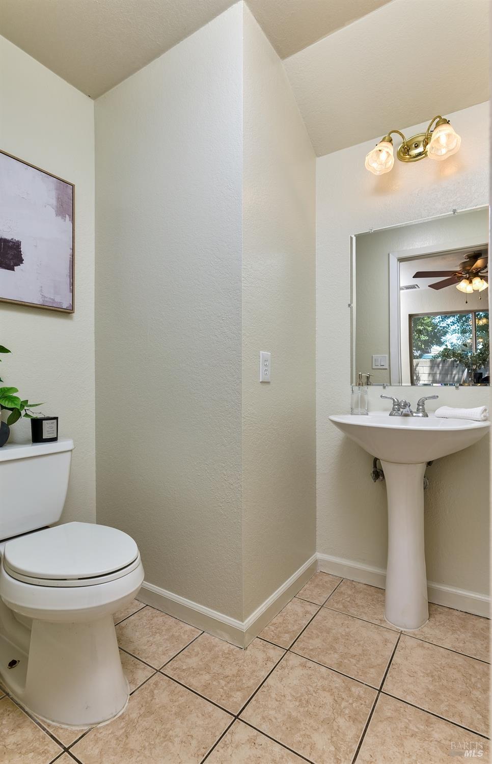 Detail Gallery Image 11 of 29 For 1325 Angela Ct, Dixon,  CA 95620 - 3 Beds | 2/1 Baths