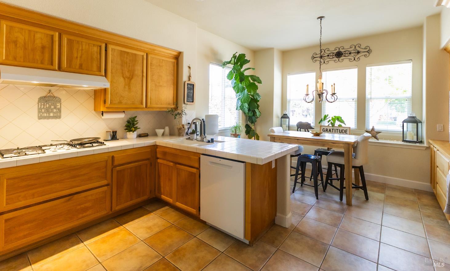 Detail Gallery Image 8 of 38 For 281 Cambria Way, Santa Rosa,  CA 95403 - 3 Beds | 2 Baths