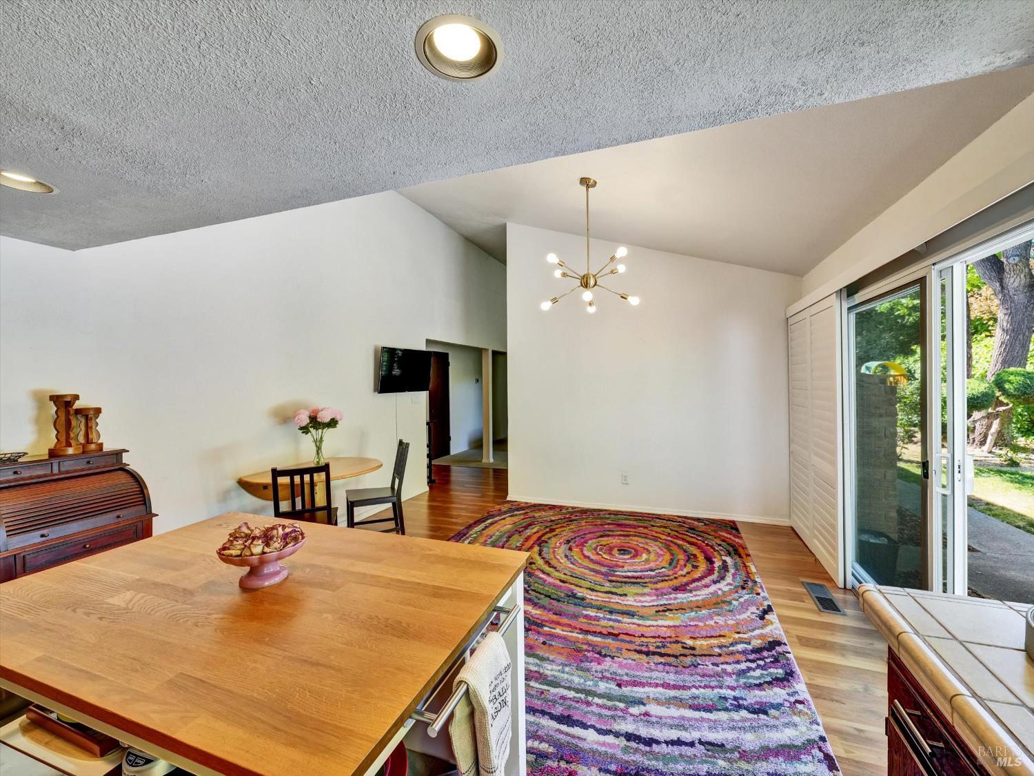 Detail Gallery Image 24 of 35 For 1642 Calavaras Dr, Santa Rosa,  CA 95405 - 3 Beds | 2 Baths