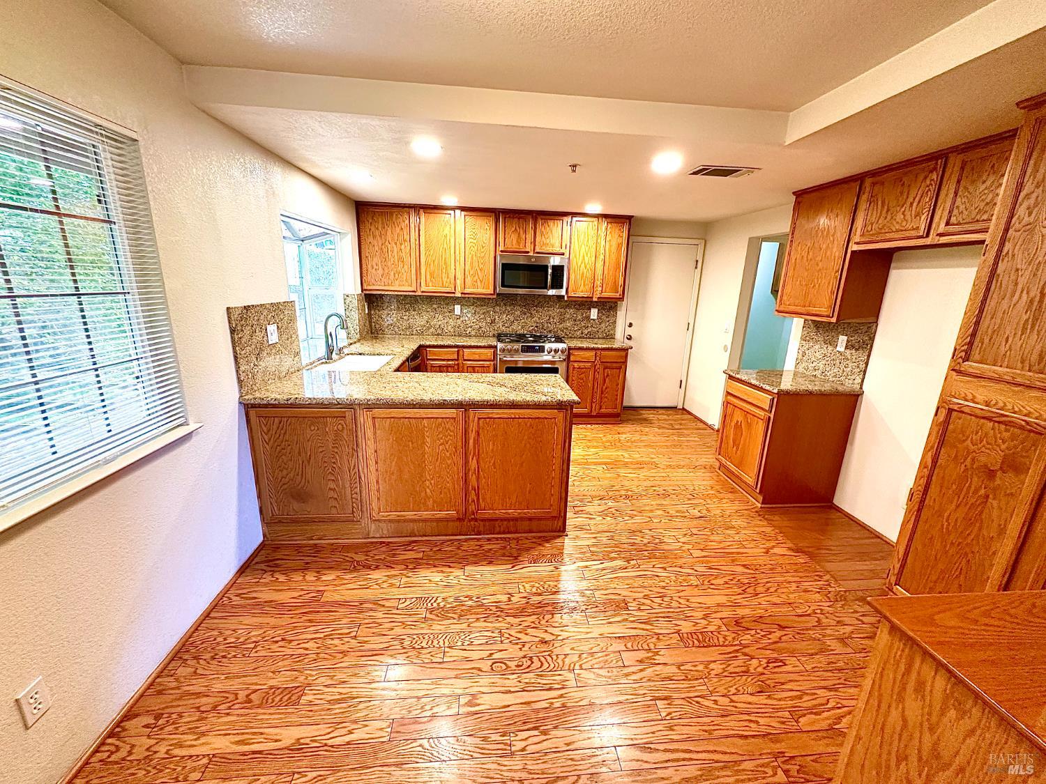 Detail Gallery Image 10 of 23 For 16 Knoll Dr, Fairfield,  CA 94534 - 2 Beds | 2/1 Baths