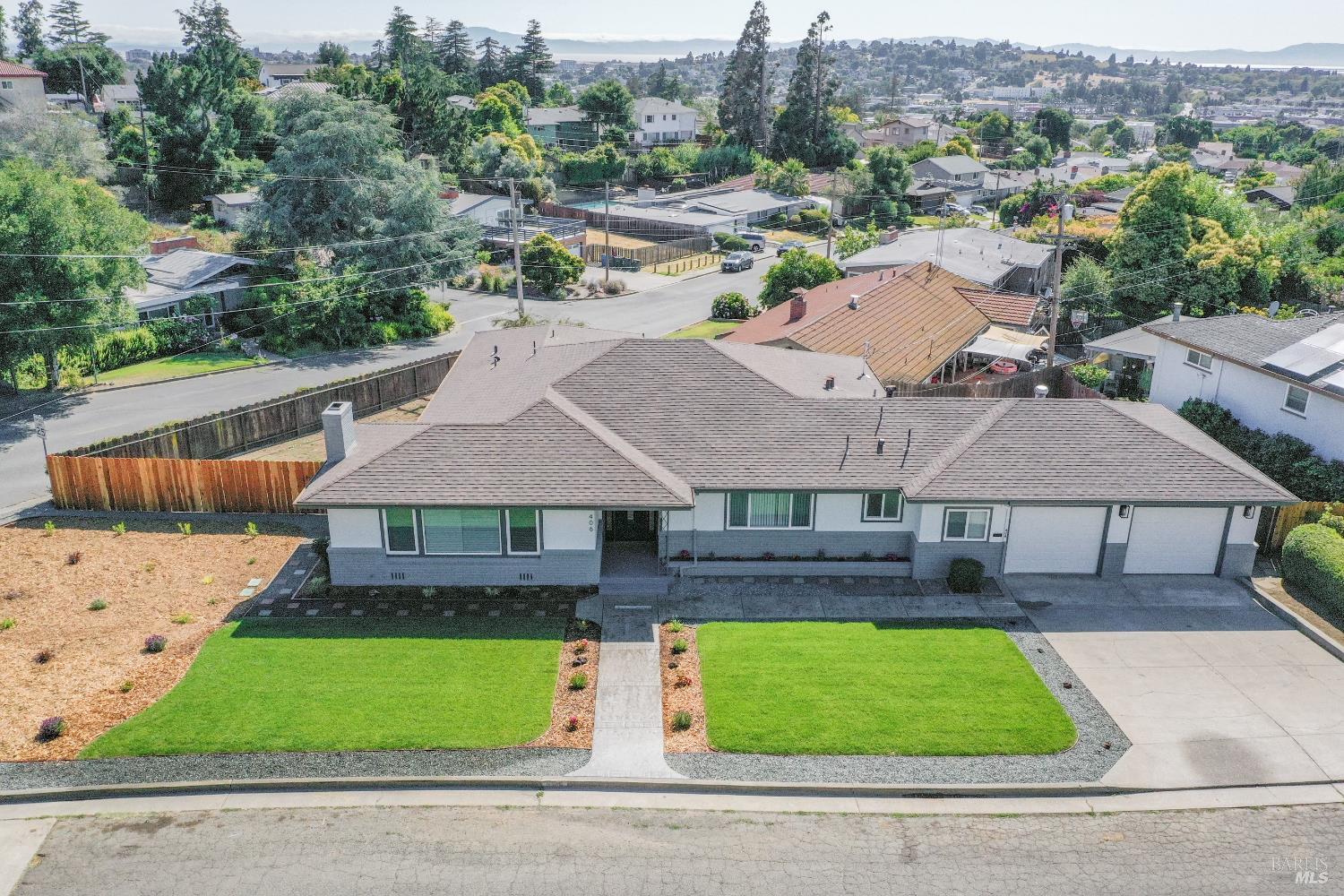 Detail Gallery Image 9 of 64 For 406 El Camino Real Unkn, Vallejo,  CA 94590 - 3 Beds | 2 Baths