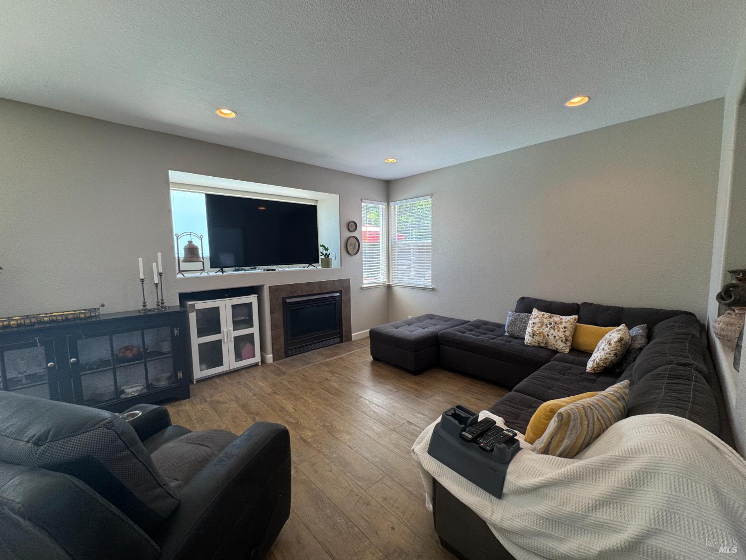 Detail Gallery Image 13 of 39 For 536 Blarney Cir, Vacaville,  CA 95688 - 4 Beds | 2/1 Baths