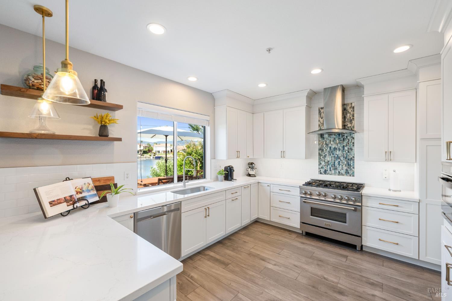 Detail Gallery Image 5 of 95 For 90 S Newport Dr, Napa,  CA 94559 - 4 Beds | 2/1 Baths