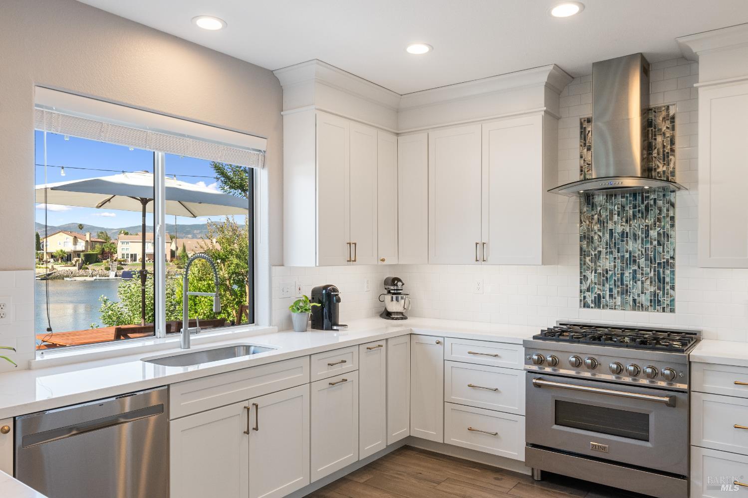 Detail Gallery Image 10 of 95 For 90 S Newport Dr, Napa,  CA 94559 - 4 Beds | 2/1 Baths