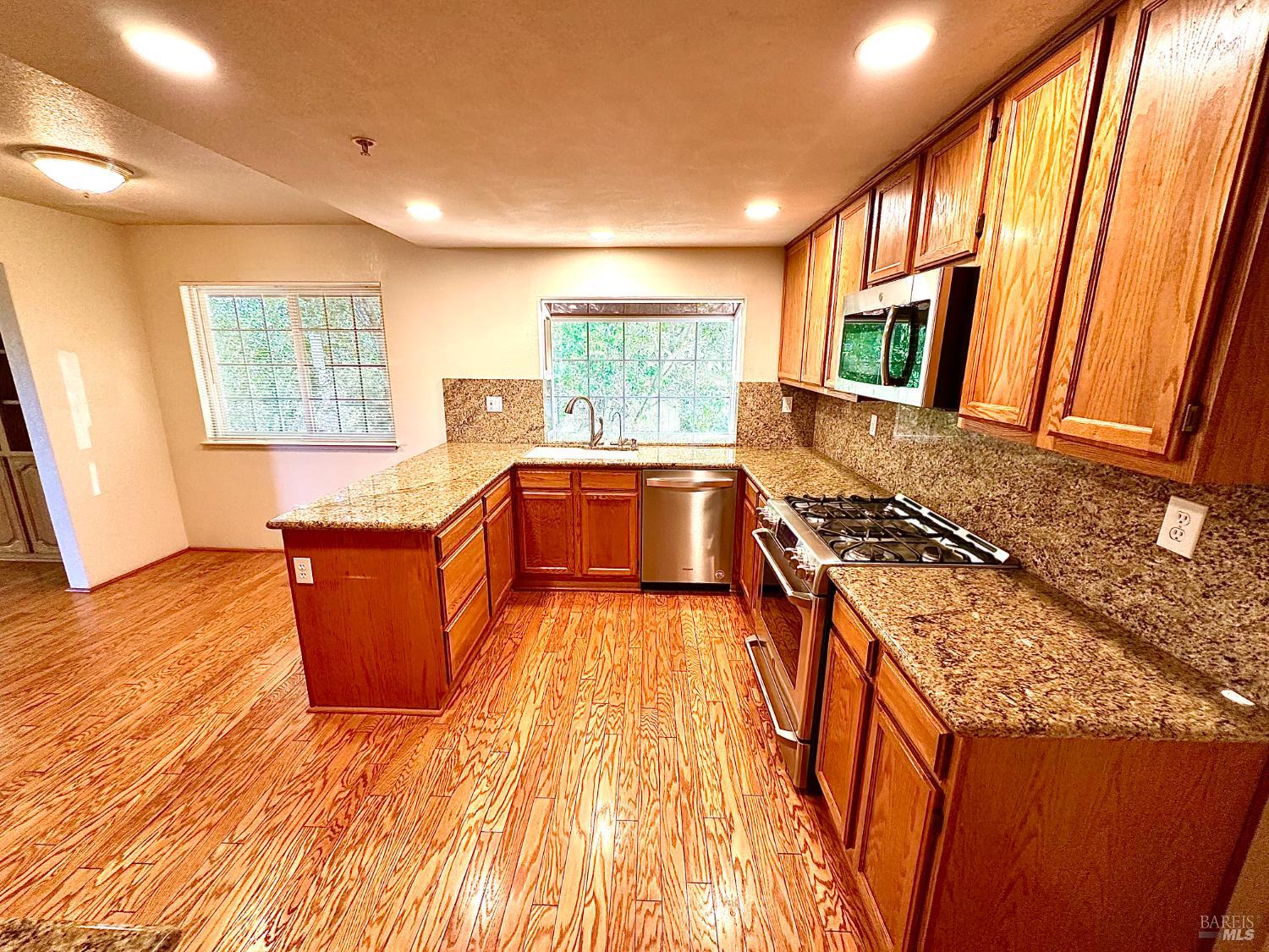 Detail Gallery Image 11 of 23 For 16 Knoll Dr, Fairfield,  CA 94534 - 2 Beds | 2/1 Baths