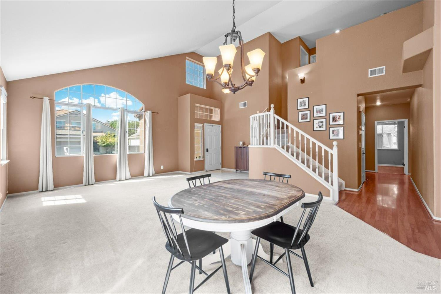 Detail Gallery Image 8 of 63 For 273 Lisburn Way, Vacaville,  CA 95688 - 5 Beds | 3 Baths