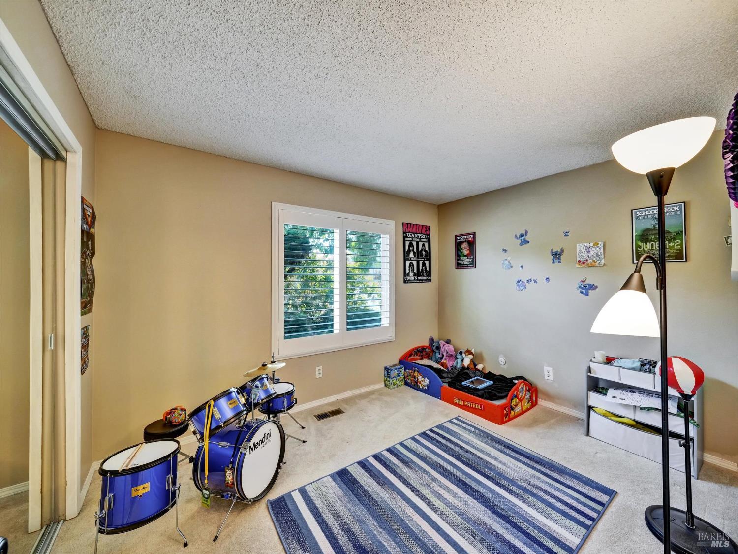Detail Gallery Image 15 of 35 For 1642 Calavaras Dr, Santa Rosa,  CA 95405 - 3 Beds | 2 Baths