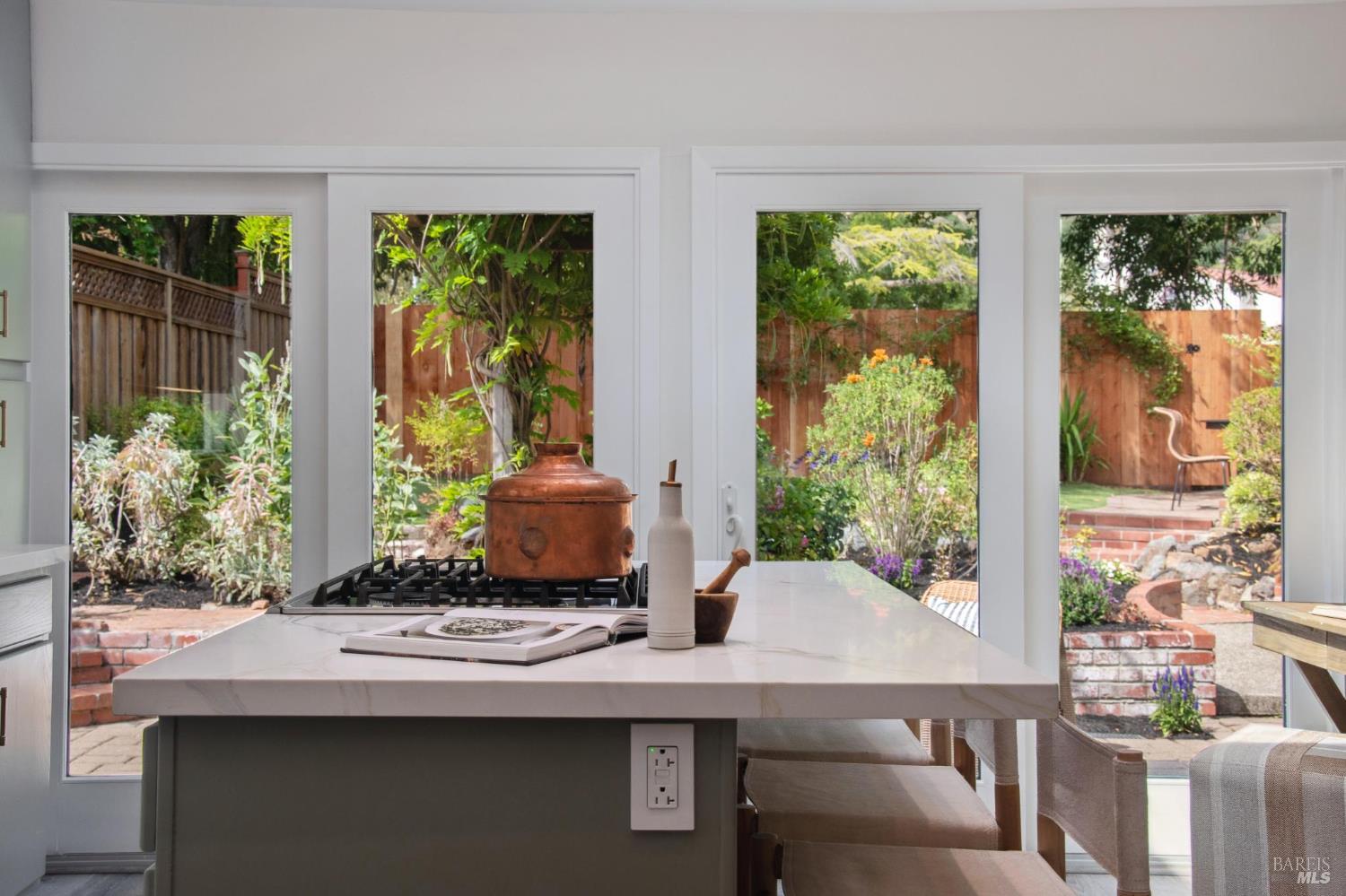 Detail Gallery Image 20 of 46 For 20 Scenic Rd, Fairfax,  CA 94930 - 2 Beds | 1 Baths