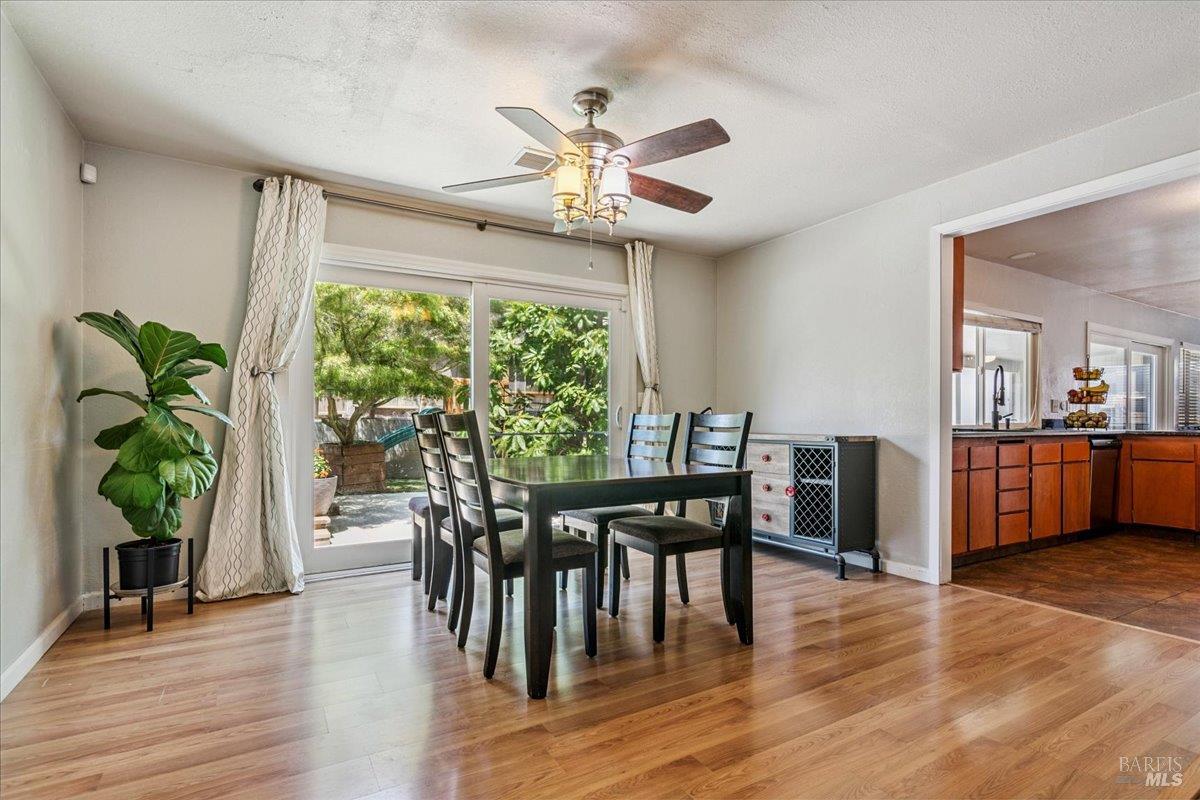Detail Gallery Image 9 of 30 For 248 Essex Way, Benicia,  CA 94510 - 4 Beds | 2/1 Baths