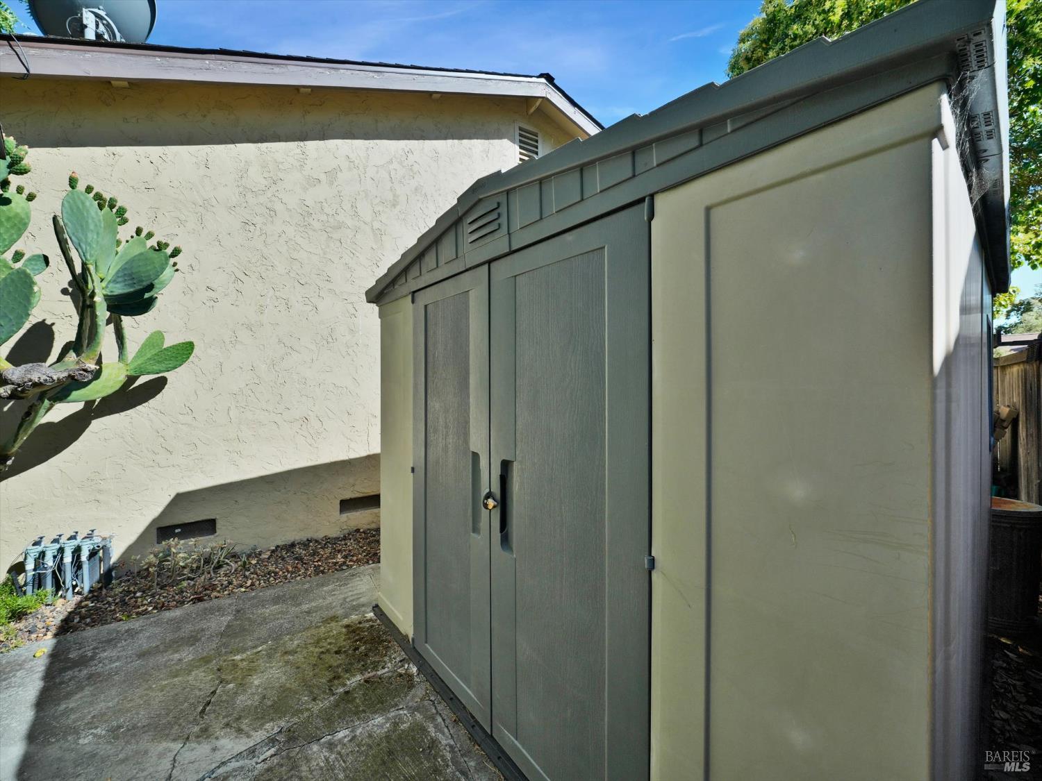 Detail Gallery Image 31 of 35 For 1642 Calavaras Dr, Santa Rosa,  CA 95405 - 3 Beds | 2 Baths