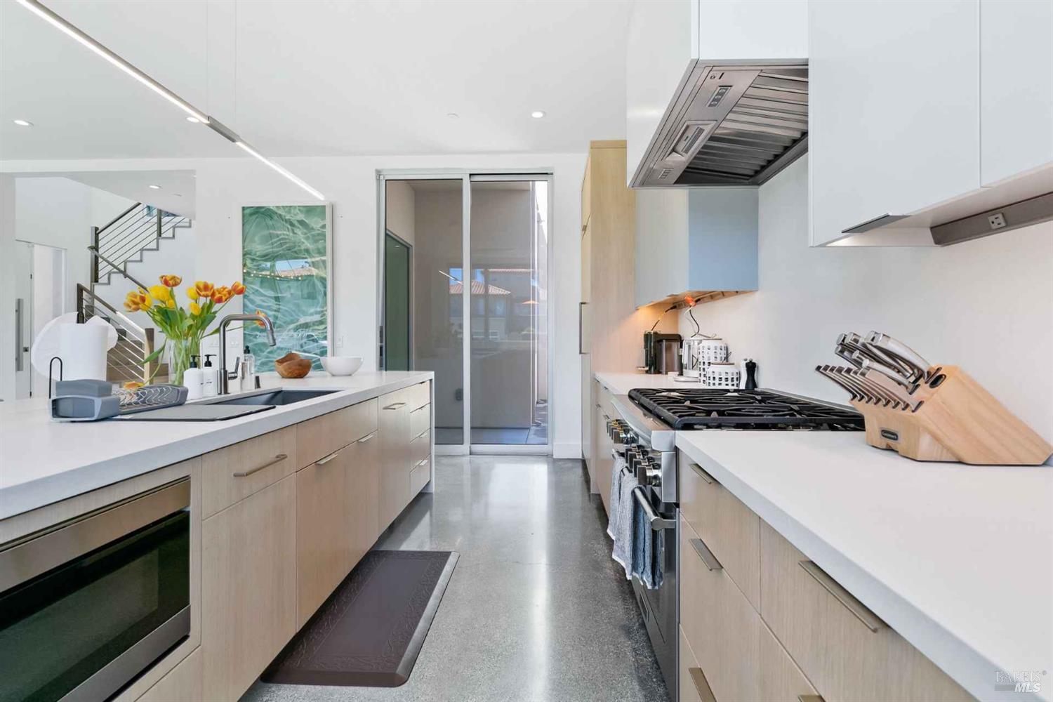 Detail Gallery Image 13 of 35 For 120 Gharkey St, Santa Cruz,  CA 95060 - 5 Beds | 5 Baths