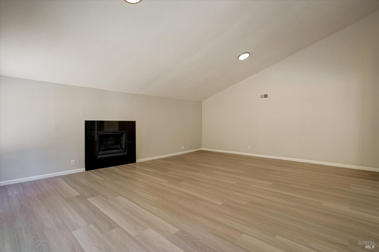 Detail Gallery Image 18 of 40 For 124 Evergreen Way, Vallejo,  CA 94591 - 4 Beds | 2/1 Baths