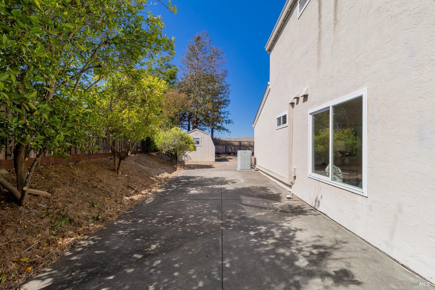 Detail Gallery Image 42 of 54 For 567 Primrose Ln, Benicia,  CA 94510 - 3 Beds | 2 Baths