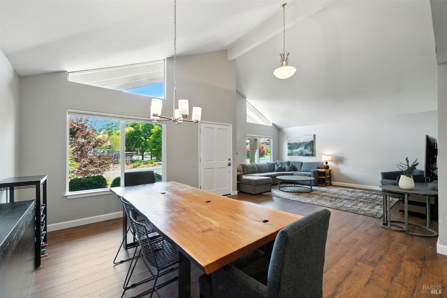 Detail Gallery Image 2 of 37 For 5332 Santa Teresa Ave, Santa Rosa,  CA 95409 - 4 Beds | 2 Baths