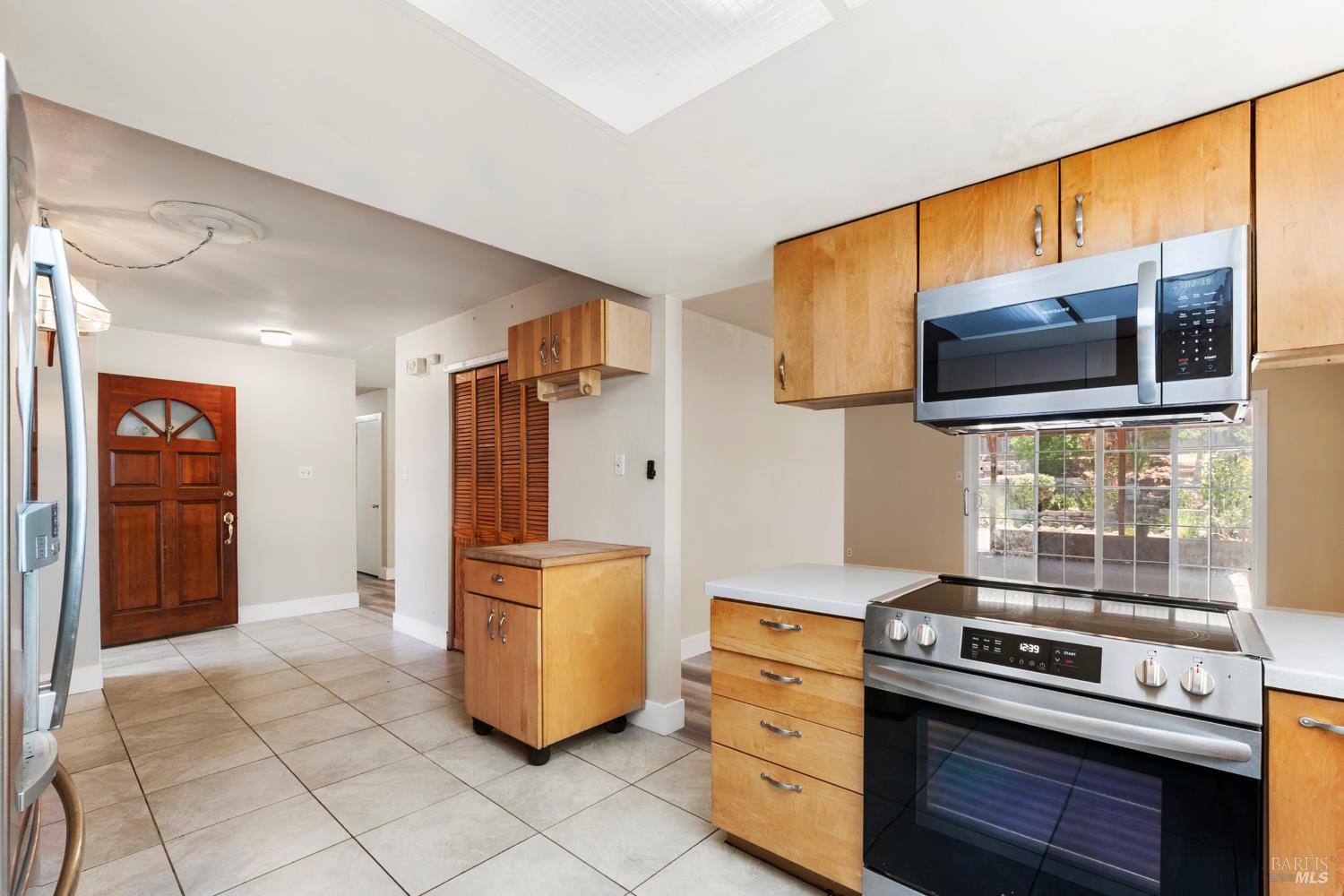 Detail Gallery Image 13 of 56 For 2004 S Terrace Dr, Napa,  CA 94559 - 3 Beds | 2 Baths