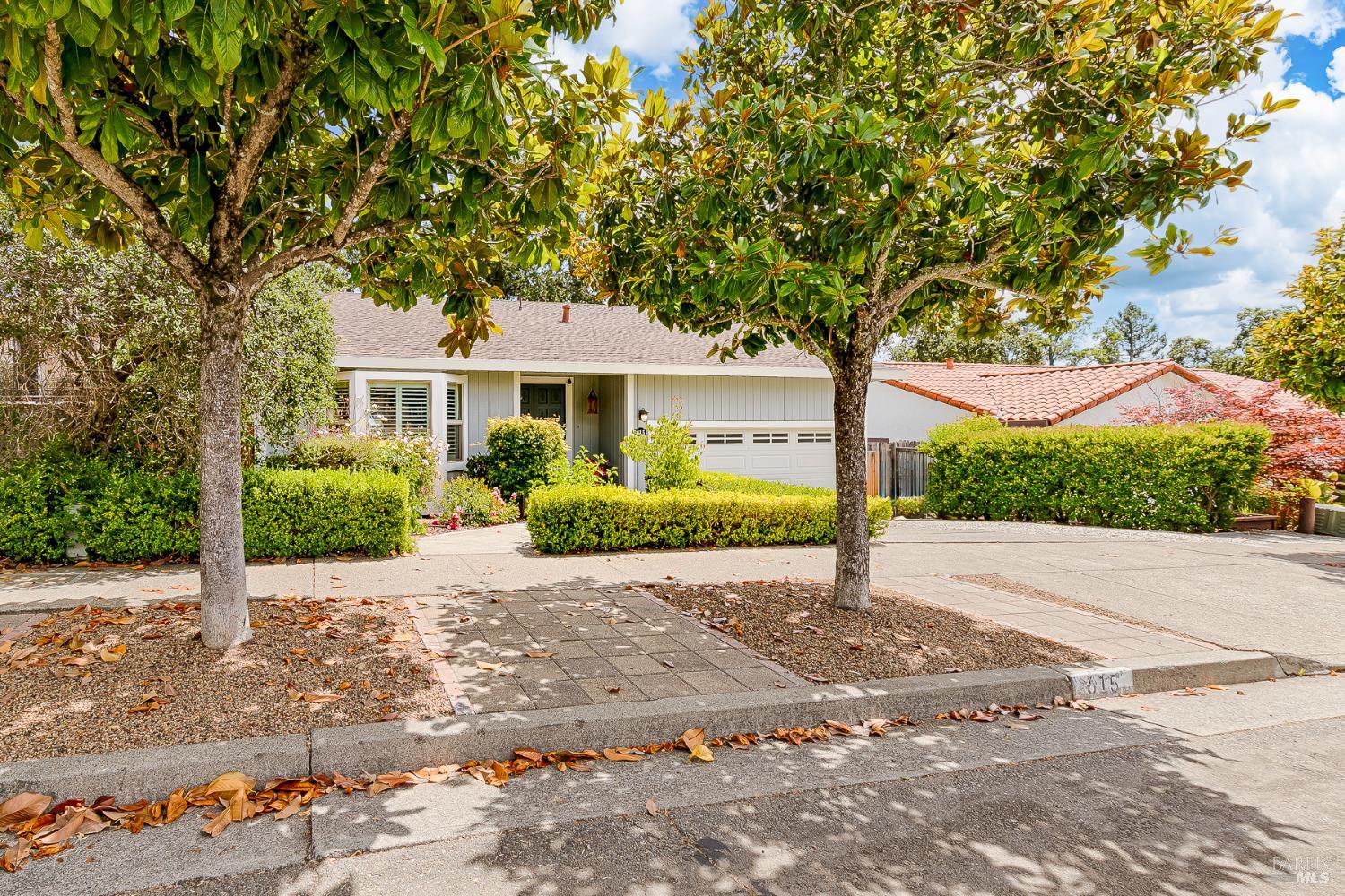 615 Montclair Drive Santa Rosa, California This stunning 3-bedroom, 2-bathroom home in the heart of Rincon Valley is perfect for entertaining & comfortable living. The house boasts a spacious layout designed for both relaxation & social gatherings. The heart of the home features a beautifully remodeled kitchen, equipped with gas stove, stainless appliances & stylish finishes, making it a chef's delight. The bathrooms have also been tastefully remodeled. You'll find elegant hardwood floors that add warmth and character in the kitchen, family room and hallways. One of the highlights of this property is the expansive deck that extends the living space, ideal for outdoor dining, lounging, & enjoying the beautiful surroundings.