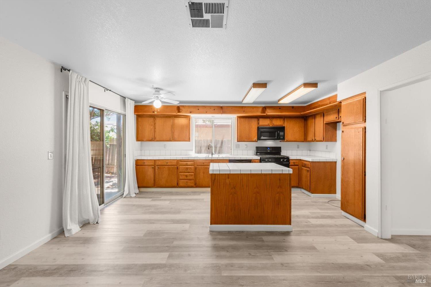 Detail Gallery Image 19 of 49 For 243 Colby Dr, Vacaville,  CA 95687 - 3 Beds | 2/1 Baths