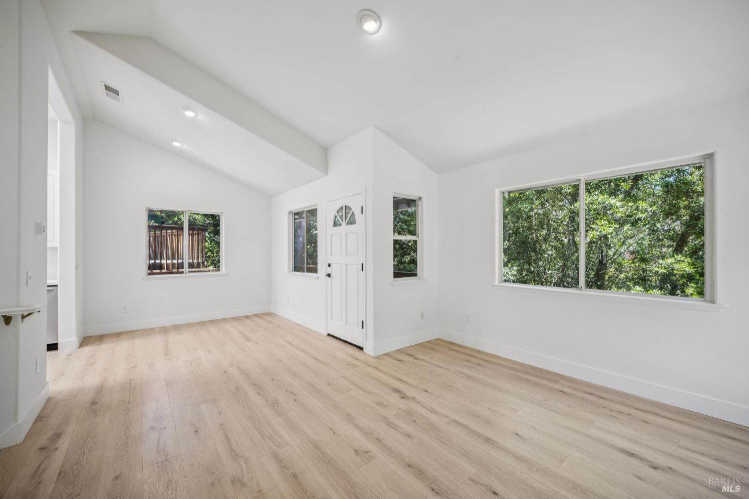 Detail Gallery Image 26 of 31 For 406 Wellesley Ct, Mill Valley,  CA 94941 - 2 Beds | 1/1 Baths