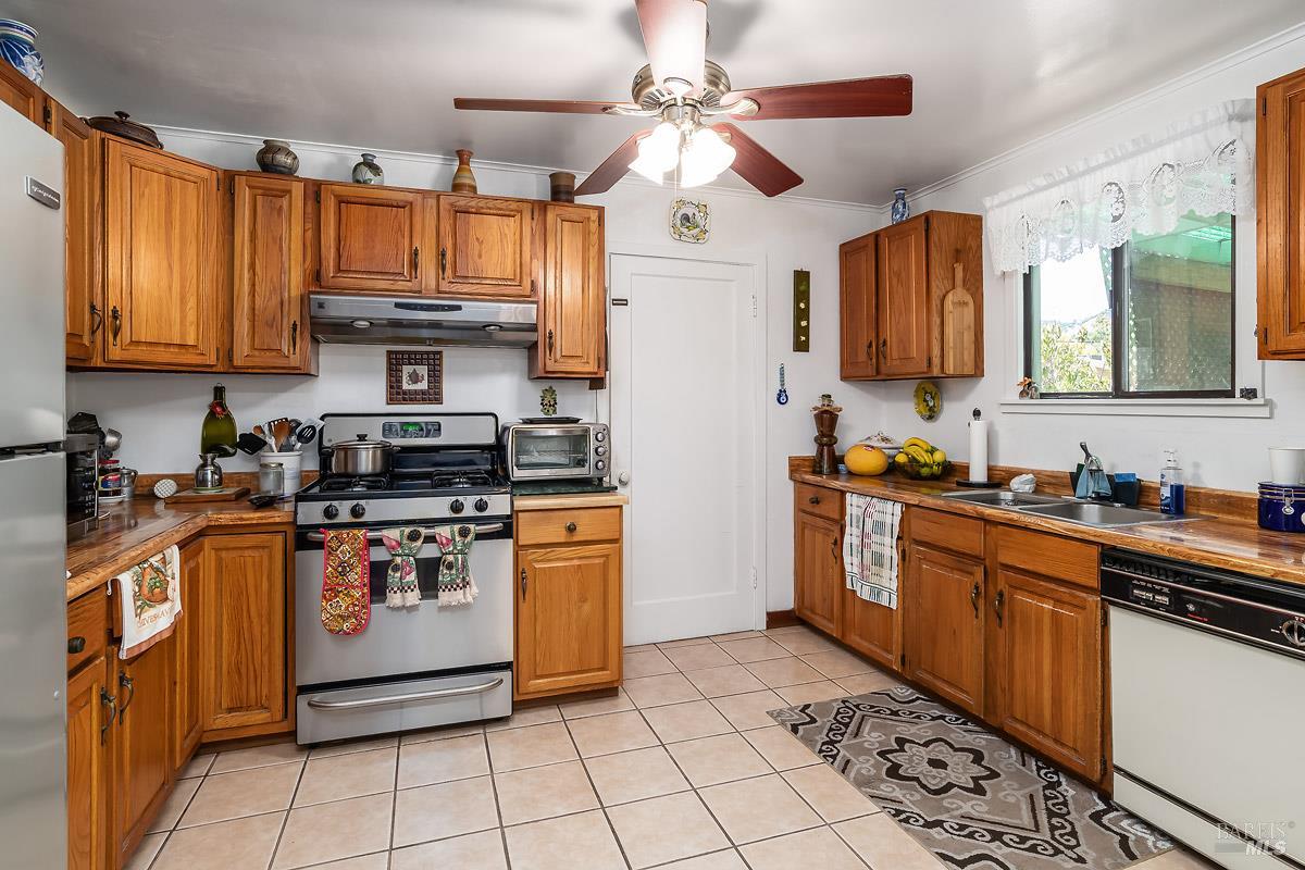 Detail Gallery Image 8 of 15 For 1216 Vallejo Ave, Novato,  CA 94945 - 2 Beds | 1 Baths