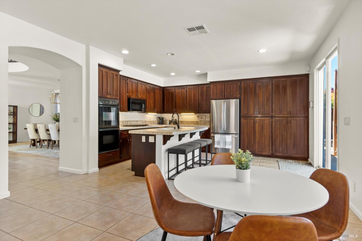 Detail Gallery Image 14 of 55 For 1451 Golf Course Dr, Windsor,  CA 95492 - 4 Beds | 2/1 Baths