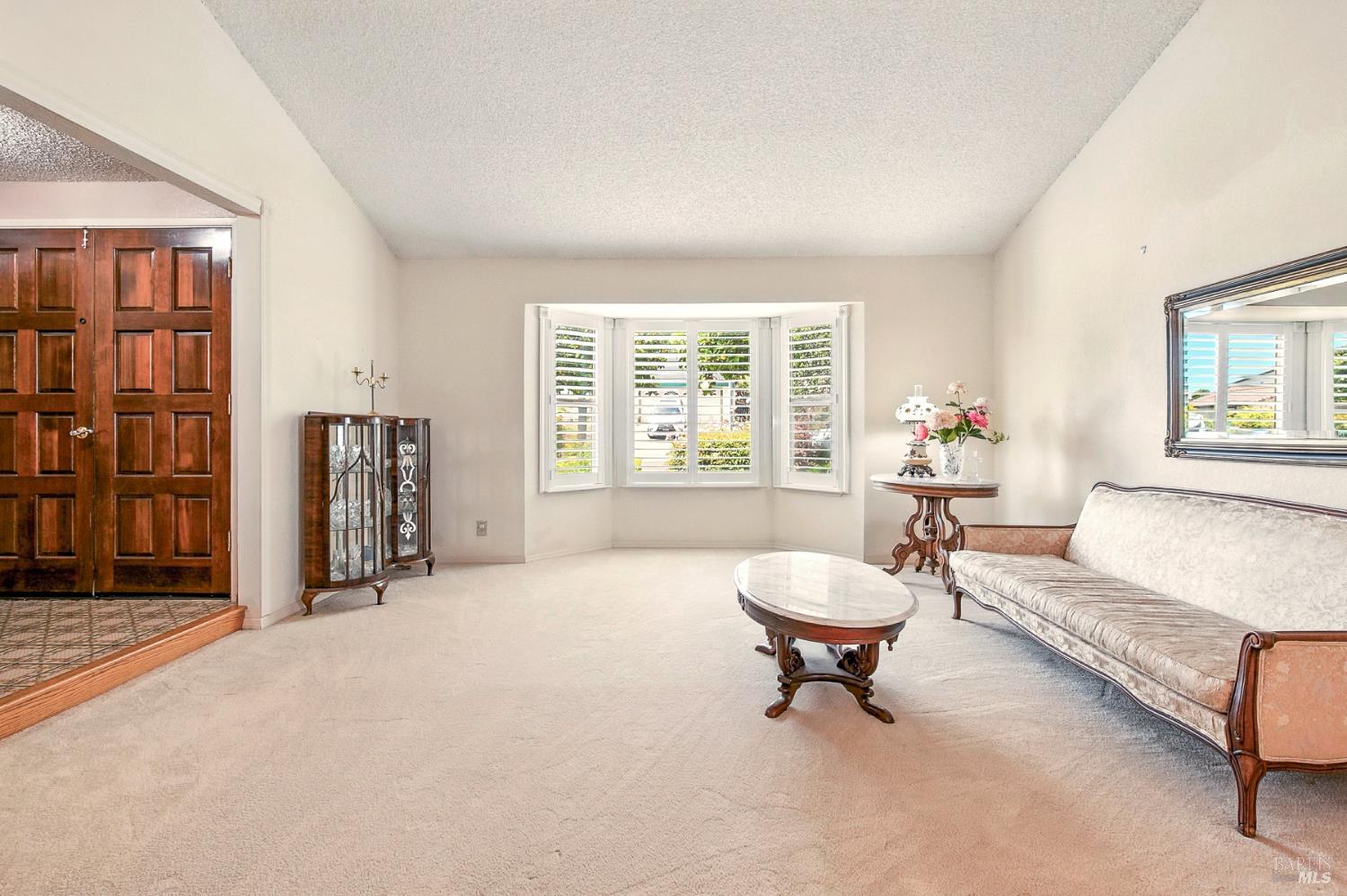 Detail Gallery Image 6 of 50 For 615 Montclair Dr, Santa Rosa,  CA 95409 - 3 Beds | 2 Baths
