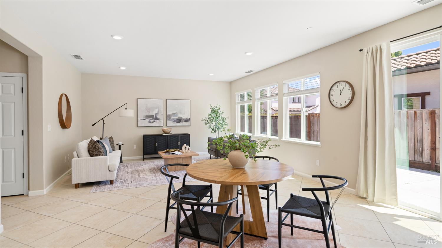 Detail Gallery Image 15 of 42 For 5114 Kolton Pl, Rohnert Park,  CA 94928 - 5 Beds | 2/1 Baths