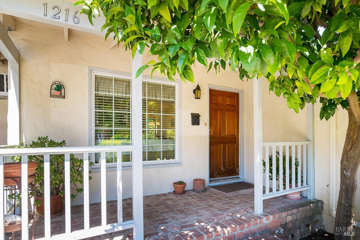 Detail Gallery Image 4 of 15 For 1216 Vallejo Ave, Novato,  CA 94945 - 2 Beds | 1 Baths