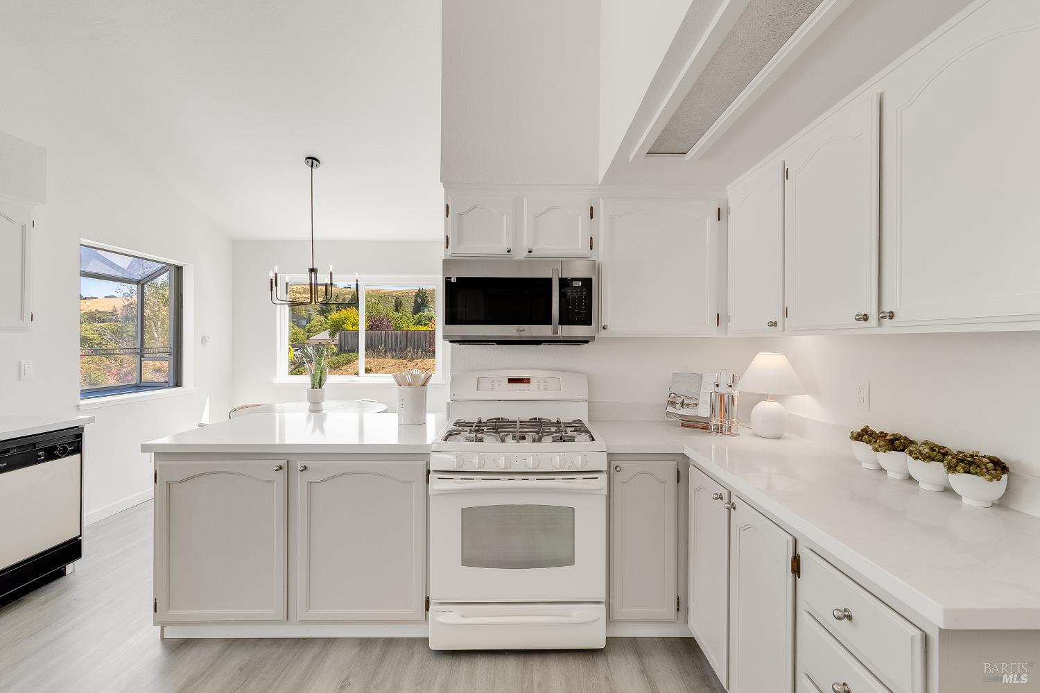 Detail Gallery Image 14 of 54 For 567 Primrose Ln, Benicia,  CA 94510 - 3 Beds | 2 Baths